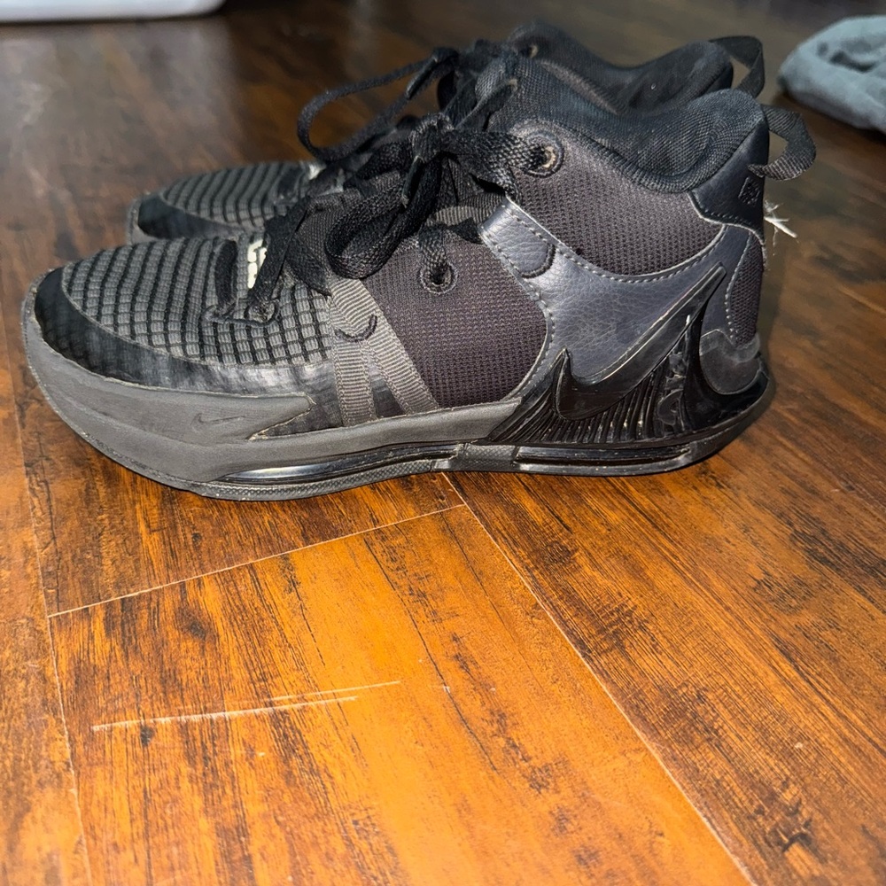 Nike Black High-Top Athletic Shoes LEBRON JAMES 4.5y